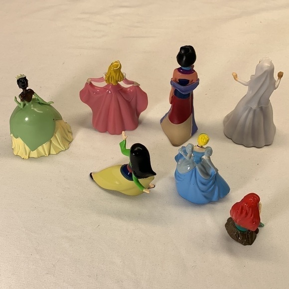 Disney Princess Figurines - Lot of 7 - Picture 2 of 11